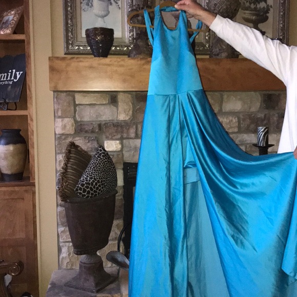 Copy-cat taylor swift formal dress - Picture 5 of 8